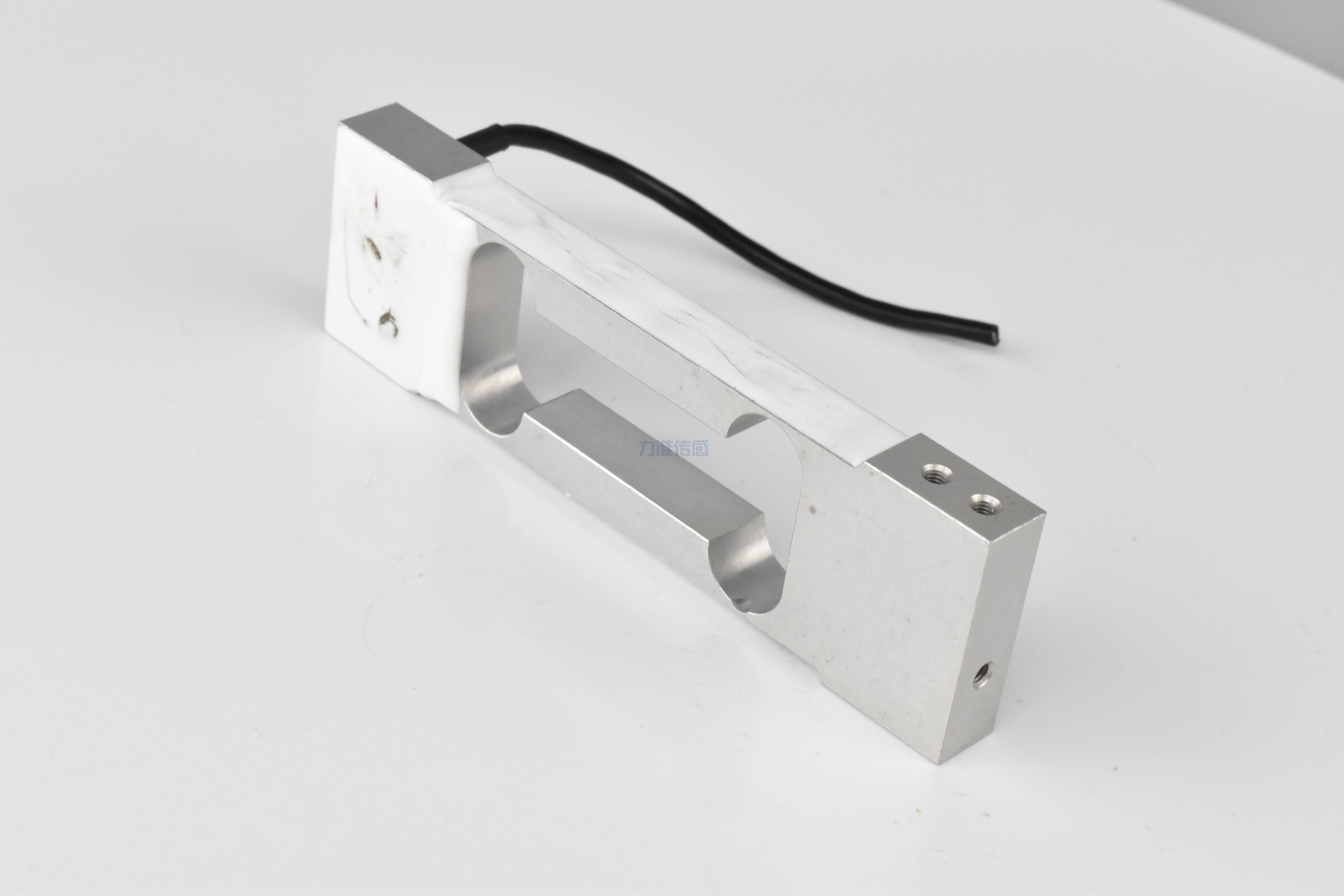 稱重傳感器是稱重衡器上使用的一種力傳感器(圖1) DSC_0754.JPG